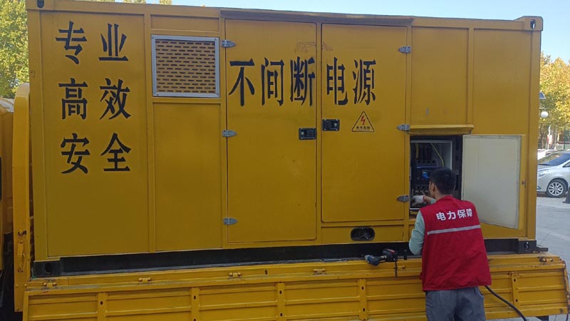 隆安柴油发电机组和UPS电源配合使用时，如何避免切换过程中的电力中断？